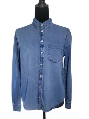 Banana Republic Quinn boy fit wonen's chambray button down blue shirt size small